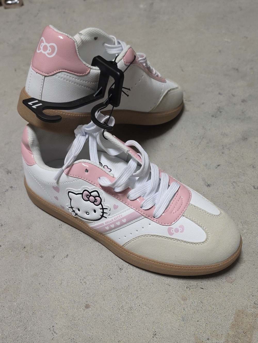 Nwt Womens Hello Kitty Pink & White Low-Top Sneakers